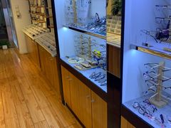 -MiRi眼镜·蔡司·星趣控·尼康控优点视觉合作店(南京东路店)