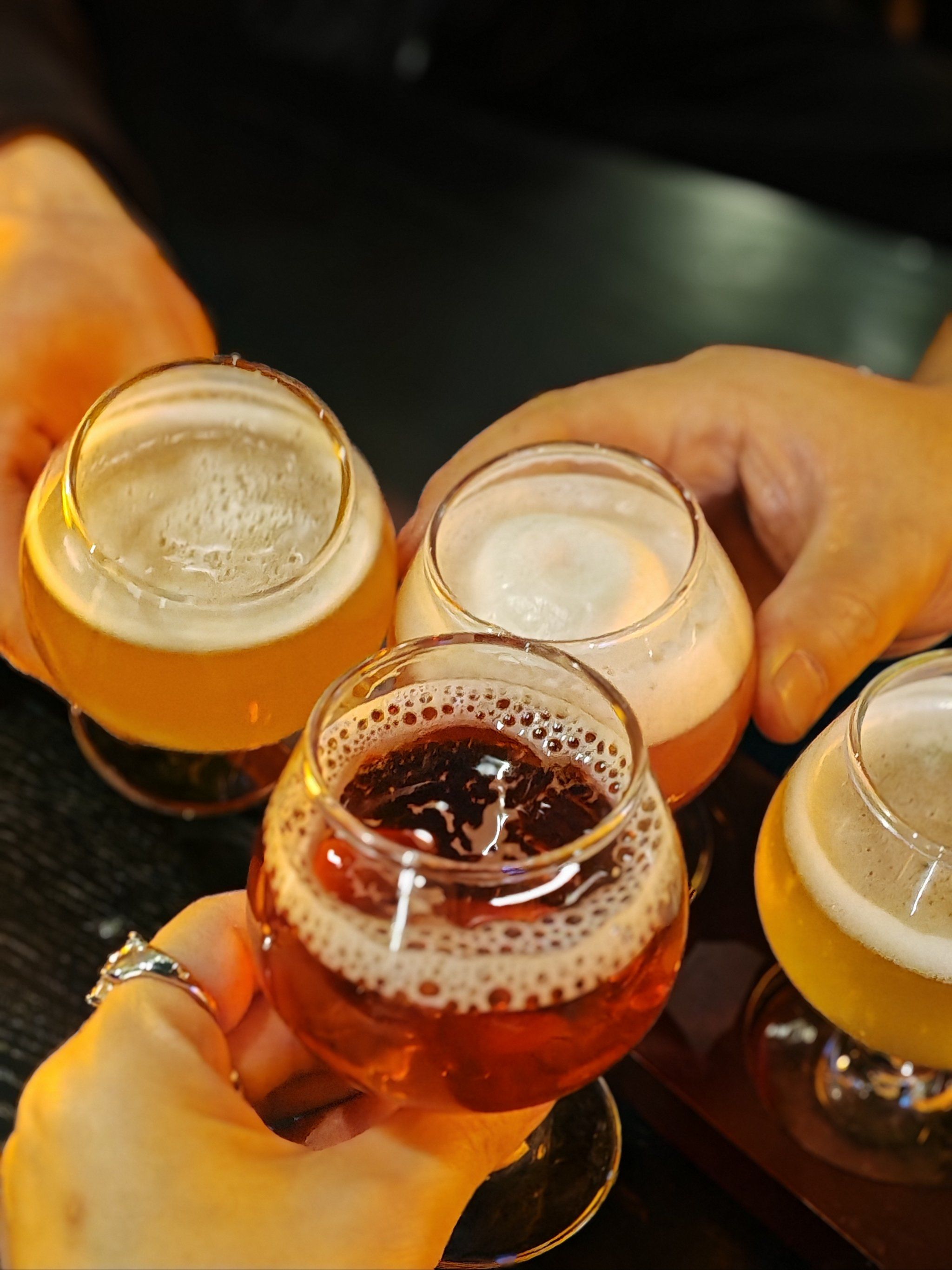 为友谊干杯,年底聚会酒搭子约起来