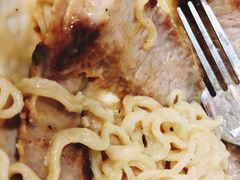 猪颈肉芝士捞公仔面-新记餐厅(香槟大厦店)