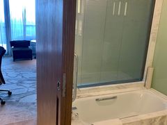 -上海滴水湖皇冠假日酒店