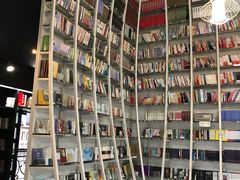 -钟书阁(松江泰晤士小镇店)