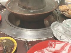 -洞庭洲·防空洞火锅·烧烤·铜锅涮肉(新百广场店)
