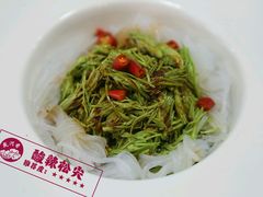 酸辣松尖-地方名吃海鲜大馅蒸饺(北戴河店)