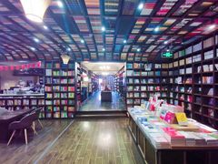 -钟书阁(松江泰晤士小镇店)