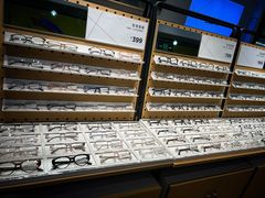 -LOOK眼镜·蔡司依视路配镜(宝山万达店)