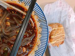大勺肉酱酸辣粉-遇见小面(凯德广场店)
