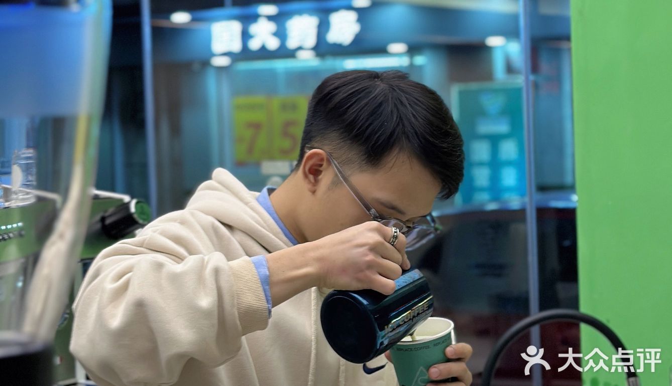 新店报报☕️转弯角那抹绿 原来是熟悉的咖啡店