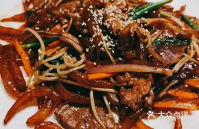 Black Pepper Beef Silver Needle Noodles