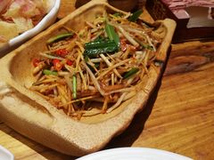 -老滇山寨•云南特色菜•地方菜•民族风情歌舞表演(金碧店)