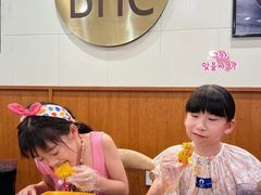 -BHC炸鸡(明洞总店)