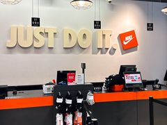 -百年港湾奥特莱斯(香炉礁店)