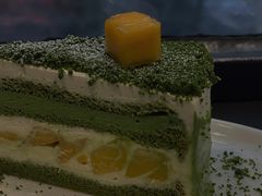 芒果抹茶奶油奶酥蛋糕-black rainbow coffee