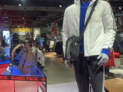 -阿迪达斯(百联徐汇商业广场运动旗舰店)