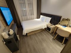 -汉庭优佳(上海娄山关路地铁站店)
