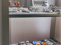 -宏宇眼镜蔡司依视路折扣店(兆佳眼镜城店)