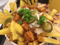 热辣烟熏鸡肉普丁-纽约薯条(世豪广场店)