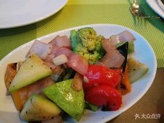 -香格里拉鱼跃地中海西餐厅·牛排披萨