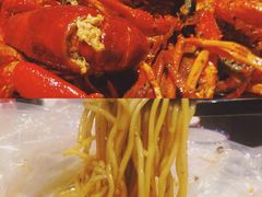 面条下进小龙虾底料-丹虾|文和友小龙虾·烙锅(陕西路旗舰店)