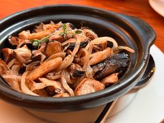 橄榄油大蒜炒杂菌-普兰达德国餐厅·德式脆皮烤猪肘·自酿啤酒(观唐店)