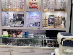 -朱师傅眼镜·蔡司·依视路·尼康(市先进店)