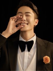 -易摄影婚纱摄影工作室