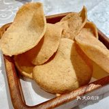牛油果虾肉小金杯挺可口，沙拉酱加上外层的酥塔