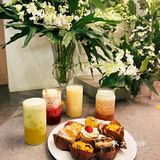 我们点了一个九宫格里面有 芝士麻薯盘挞，芋泥蛋糕