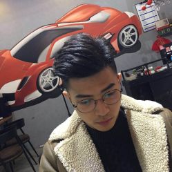 -首艺造型KM潮牌沙龙