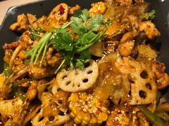 招牌悦蓉牛蛙干锅-精悦蓉(松江万达广场店)