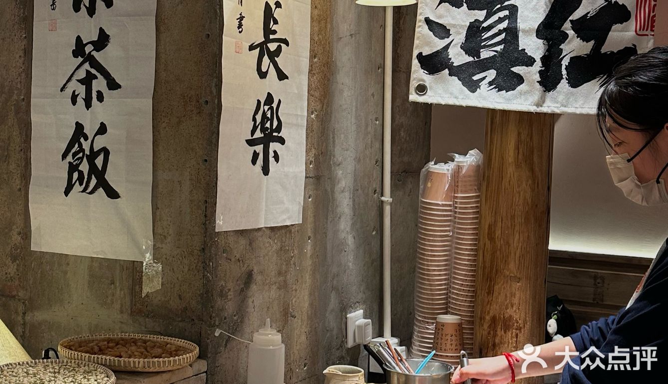在上海的云南烧烤 ！！jujuju有氛围感…