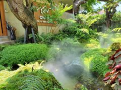 -Chom Cafe and Restaurant