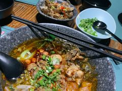 鸡肉米线-八月美食小馆(银泰城总店)
