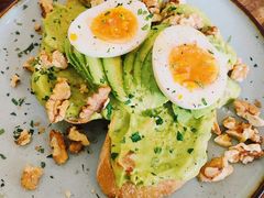 牛油果煮蛋吐司-RAC BAR(安福路店)