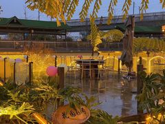 -茅草房·河畔园林火锅