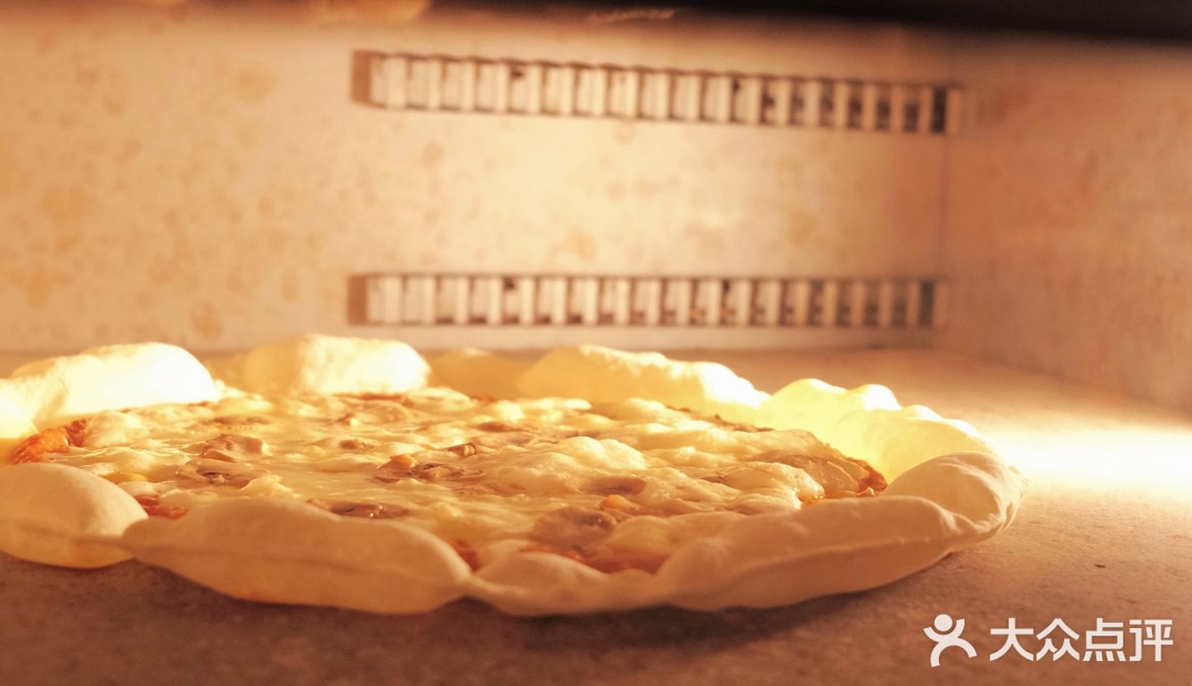 向日葵在成都｜广场上喷泉旁日落里的浪漫约会餐厅⛲️