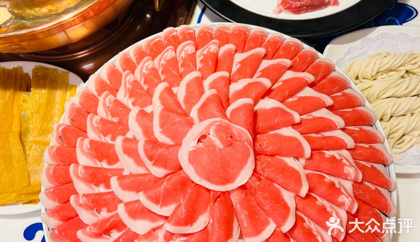 一盘太阳肉，够我吃一天，老北京火锅都这么卷了吗！
