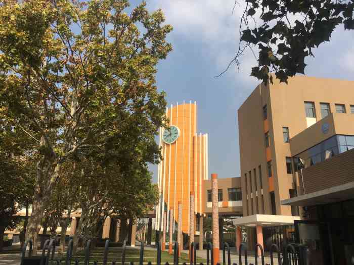 山东省青岛第二中学分校-"应该纠错啊!以前二中分校是在标山路上,可.