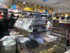 -名创优品(北京新中关购物中心地铁层店)