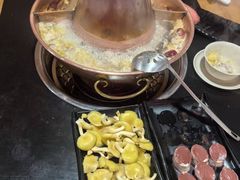 -果松木炭酸菜铜火锅·外婆参鸡汤