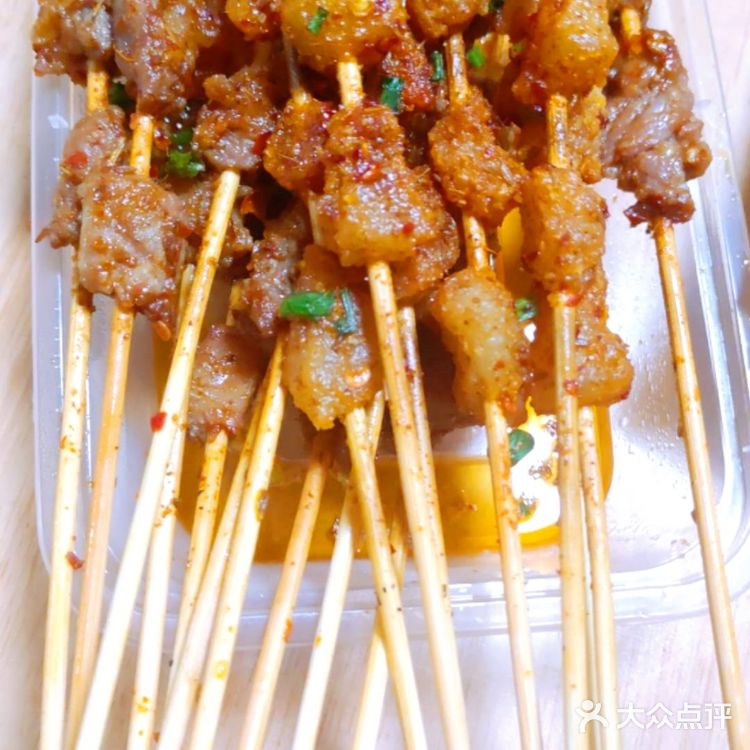 有黄喉也不会错过。牛筋的肉串很大