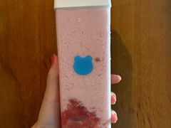 草莓益生菌酸奶-兰熊鲜奶(西直门凯德mall店)