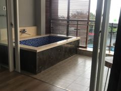 -皇马海口湾海景酒店(万绿园秀英港店)