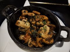 蒜香炒蘑菇-C&R西班牙餐厅