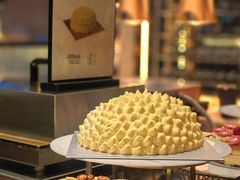 榴莲蛋糕-广州万富希尔顿酒店·感趣自助餐厅·金秋蟹宴生蚝海鲜刺身