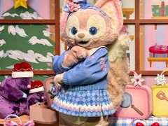 -小镇影院迪士尼小熊Duffy与他的朋友合影地