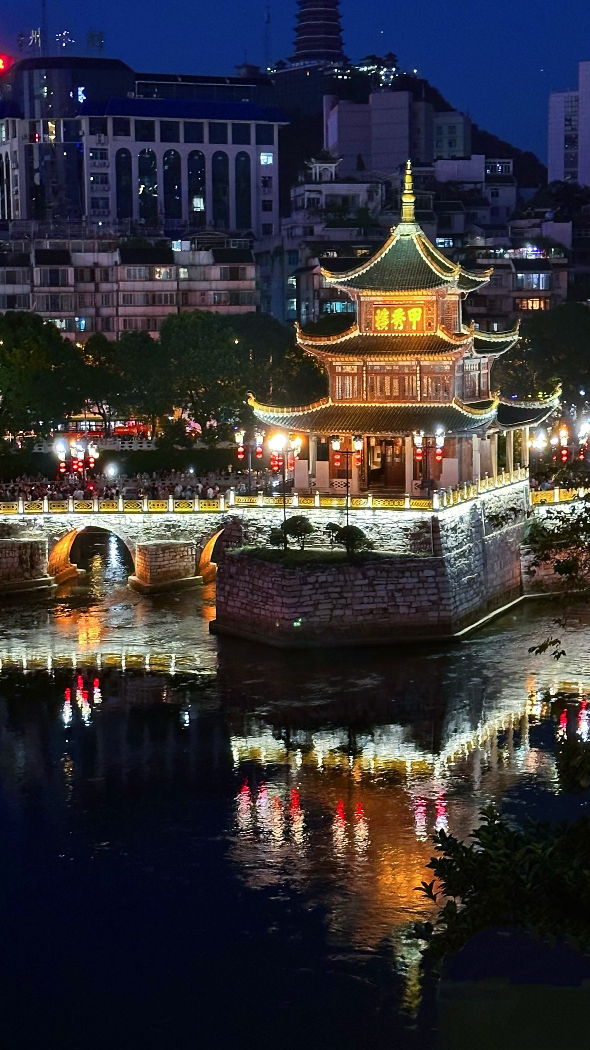 甲秀楼夜景描写图片