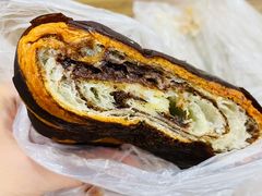 巧克力羊角面包-巴黎贝甜(大宁国际商业广场店)