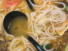 -蒙自源米线大王(东站店)