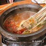 他家秘制的小料很好吃 腊肠 牛肉 脑花