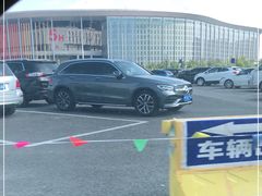-徐泾东地铁站会展中心-地面停车场